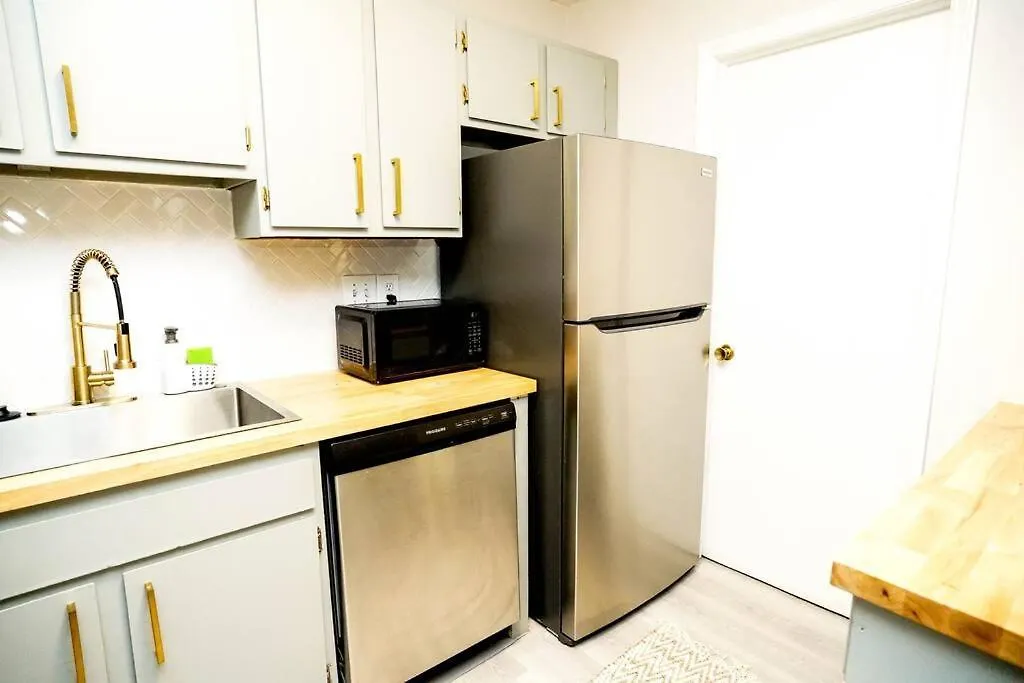 Dom wakacyjny 3 Bedroom Townhome Minutes To Uptown Charlotte Stany Zjednoczone Ameryki