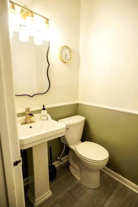 Dom wakacyjny 3 Bedroom Townhome Minutes To Uptown Charlotte Stany Zjednoczone Ameryki