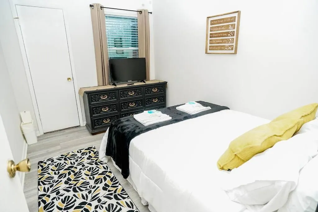 3 Bedroom Townhome Minutes To Uptown Charlotte 0*,  Stany Zjednoczone Ameryki