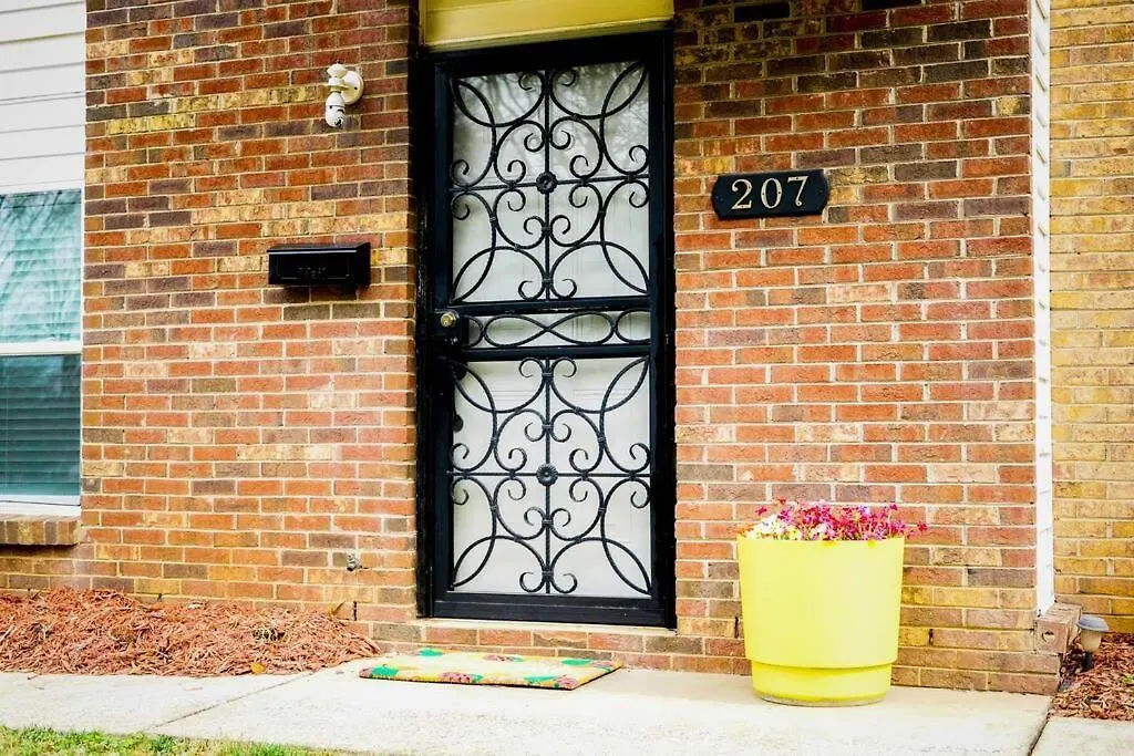 3 Bedroom Townhome Minutes To Uptown Charlotte