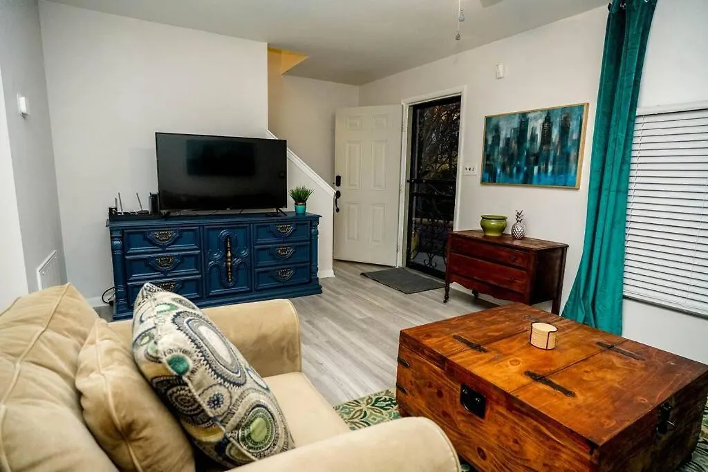 3 Bedroom Townhome Minutes To Uptown Charlotte